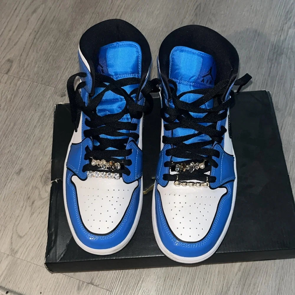 2021 Air Jordan 1 Mid SE 'Signal Blue'